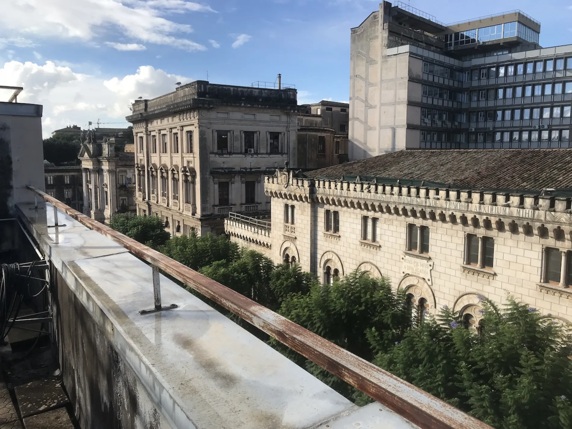 Intero stabile a reddito venduto a Catania