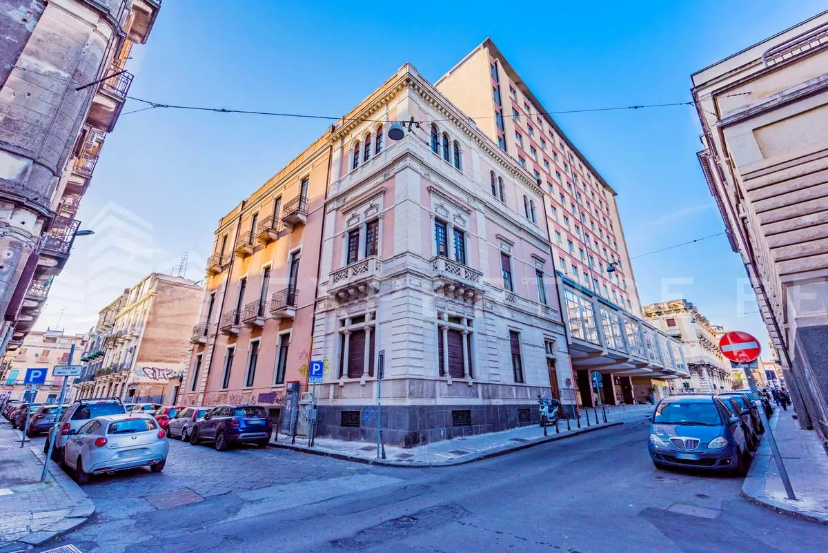 Locato piano primo del Palazzo Lanzerotti a Catania